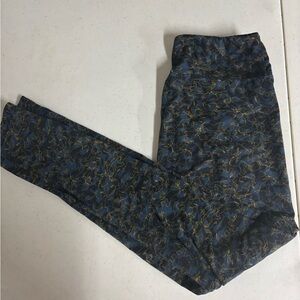 LulaRoe OS Blue with gold‎ animal design leggings